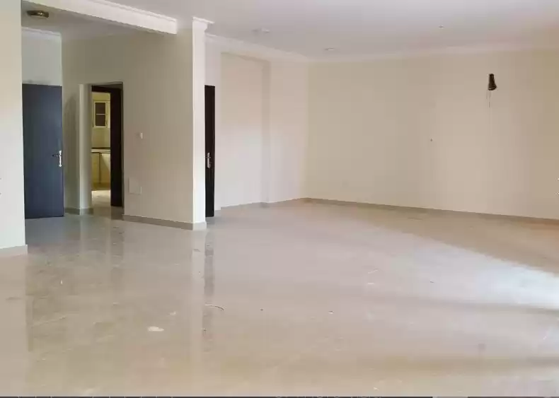 Wohn Klaar eigendom 3 Schlafzimmer U/F Wohnung  zu verkaufen in Doha #10953 - 1  image 